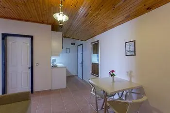 Moonflower Aparts & 4*