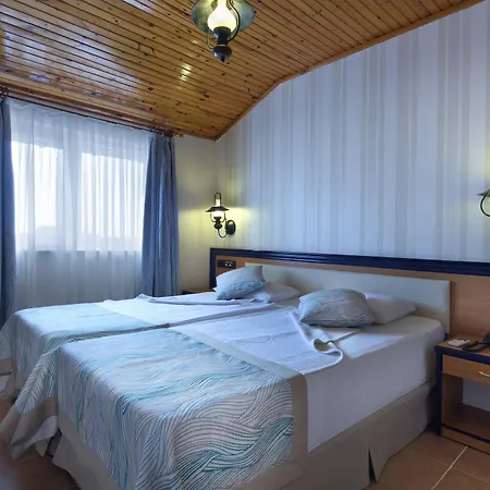 Moonflower Aparts & 4*