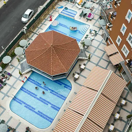 Moonflower Aparts & 4*